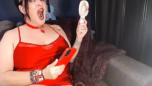 Yorgun Anna Yawning