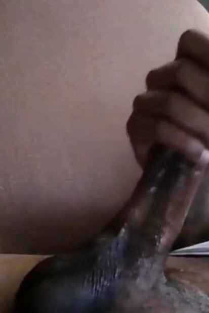 Latin Bb Masturbates at the Gym