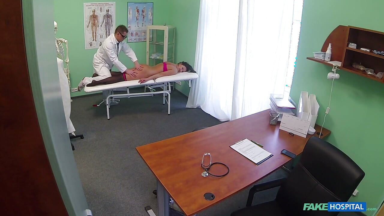 Fake Hospital - Doctor Delivers a Unique Therapy Cure Before a Tight Creampie Climax