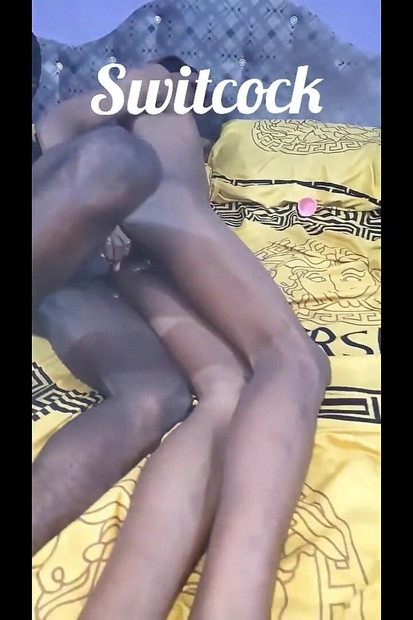 在粗暴性爱后，他射在了我的菊花上