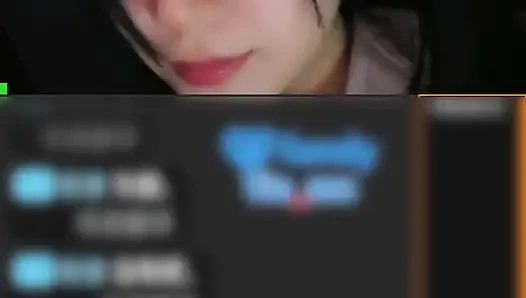 Siaran langsung video guru dibagikan dengan sekelompok pria bernafsu
