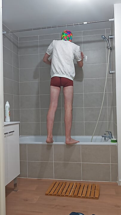 I'm cleaning my bathtub (episode 1)