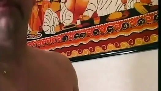 Riesige möpse, behaarte milf auf dem großen reifen schwanz