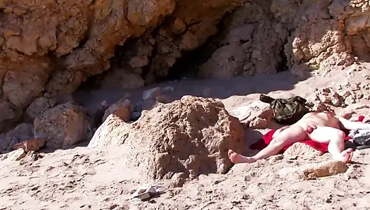 Anal luar ruangan, ngentot lubang pantatnya dengan keras