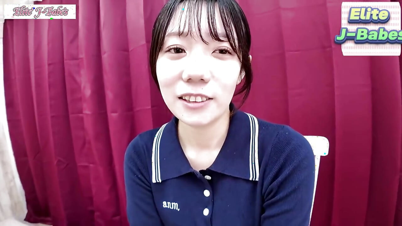 An Amateur Arrives Curious and Stylish Idol-like Charm Shines with Caf-loving Sweetness