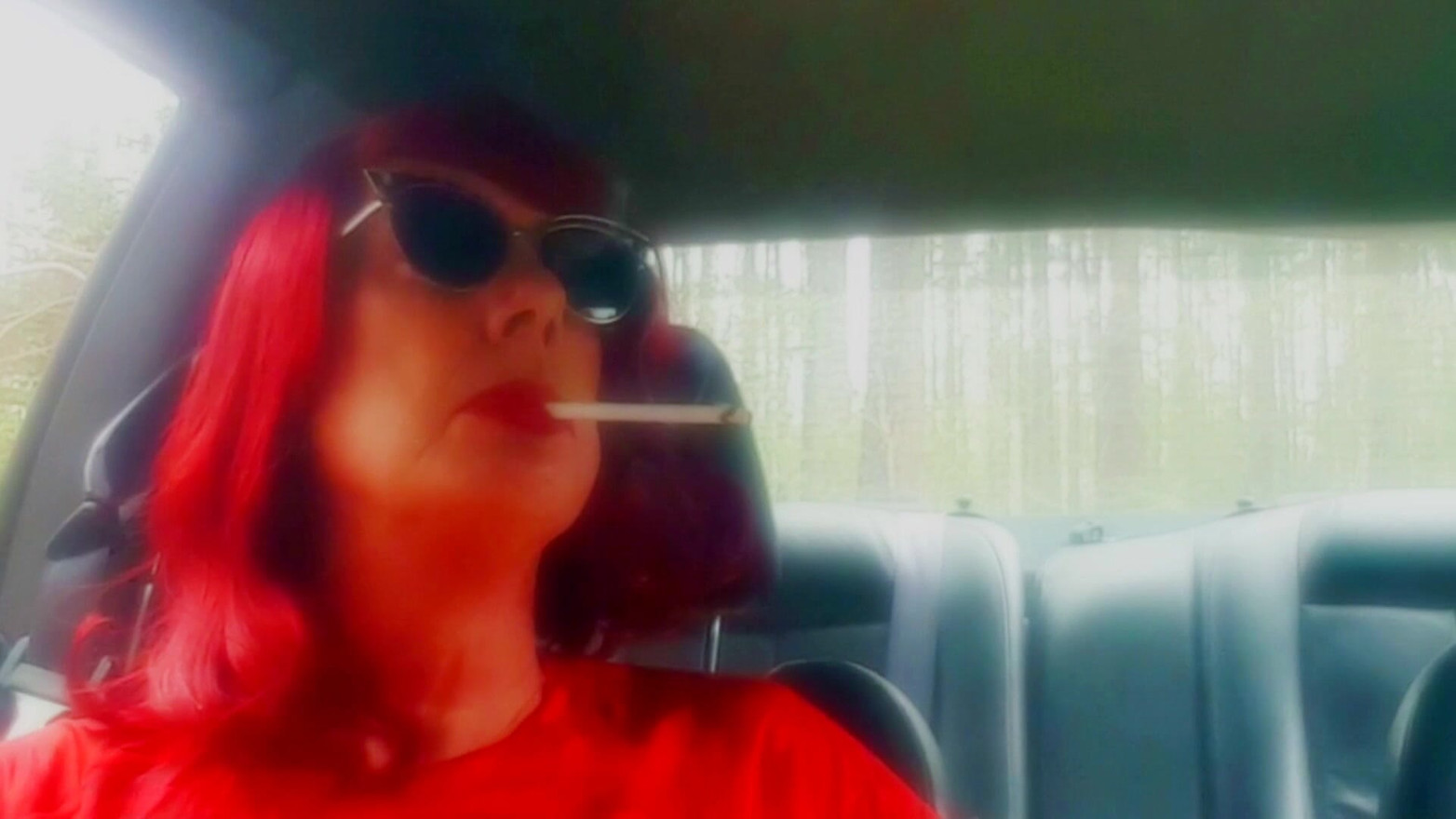 SUA AVÓ DE 65 ANOS ADORA LIGAR VOCÊ COM SEU CARRO VS120 FUMANDO
