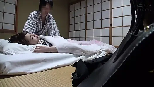 Oda siparişiyle ilgili bir karışıklık, meşgul meslektaşımla aynı odayı paylaşıyor. - Gece sürünme! 2-3