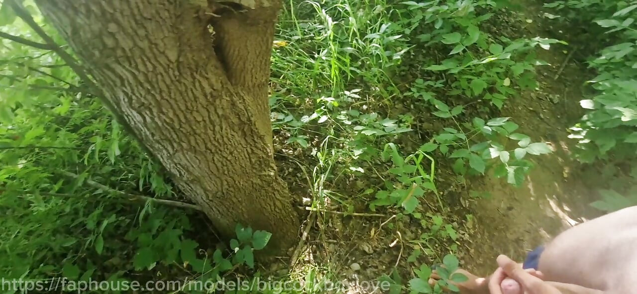 A Helping Hand for a Student with a Big Dick in Public-everyone Can See It, Lots of Cum!