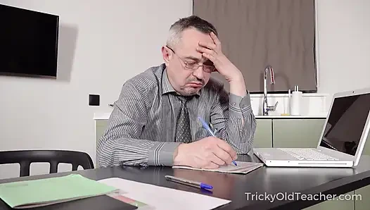 Sexy Outfit verdient einen ehren abschluss und orgasmus