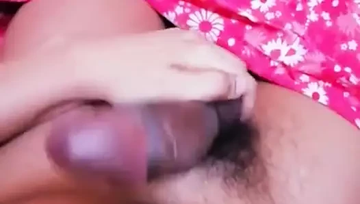Indische jongen komt klaar