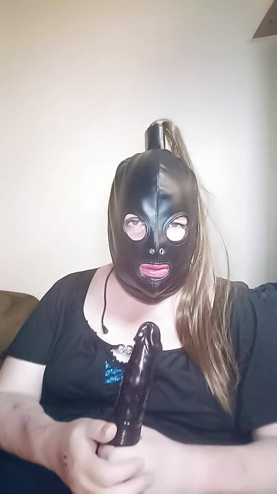 Stephanie-Nicole okušava se kao recenzentica seksualnih igračaka