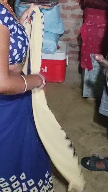 Εμβληματική στιγμή από το "Haut Indian Desi Real Bhabhi Sex Hindi Audio"
