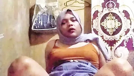 Hijab Shemale Wears High School Uniform For Her Fans' Fantasies