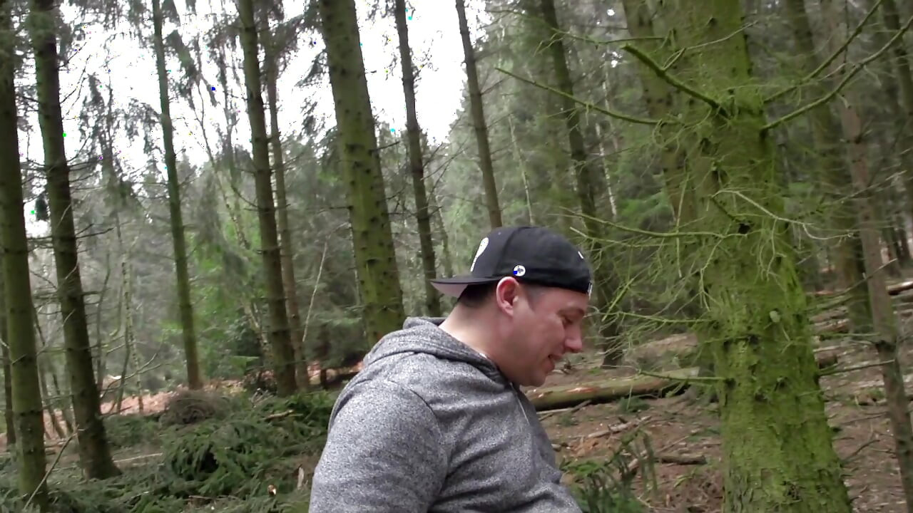 Eboni berpantat besar yang cantik dikongkek pepeknya dengan keras