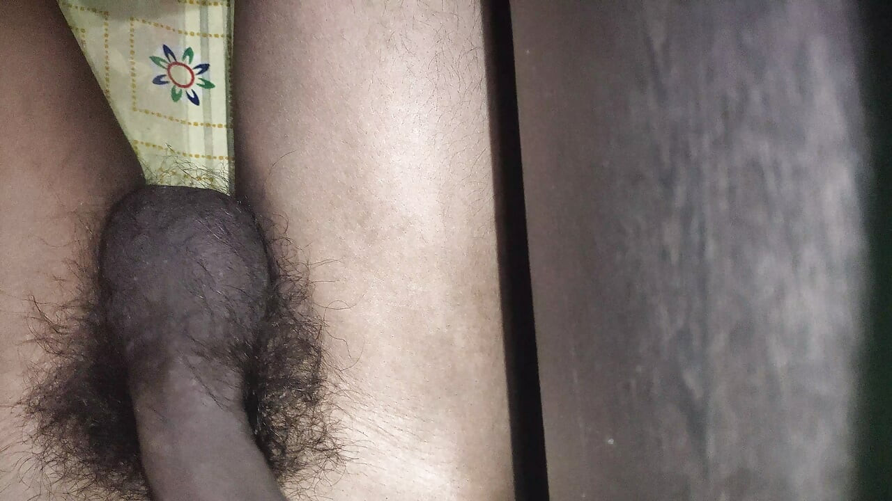 Gujrati ladka Apna land hila raha he kyuki....