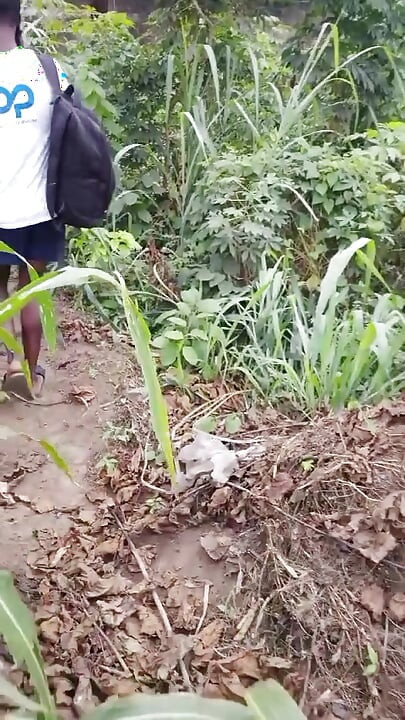Ja i moj prijatelj imali smo seks na poljoprivrednom zemljištu, kada farmer nije bio u blizini