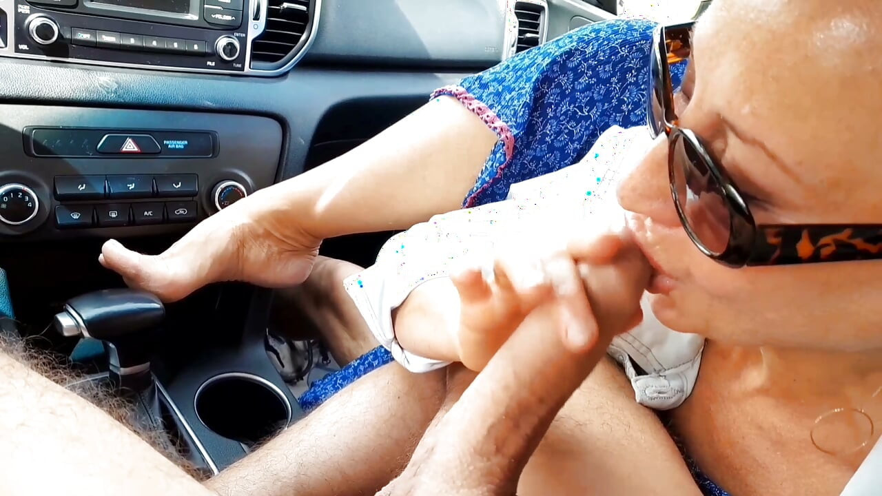 Selena's Feet Posing and Blowjob in a Car