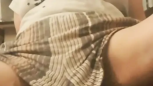 Şortlu Olgun MILF, Şaşkınlık Gösteriyor
