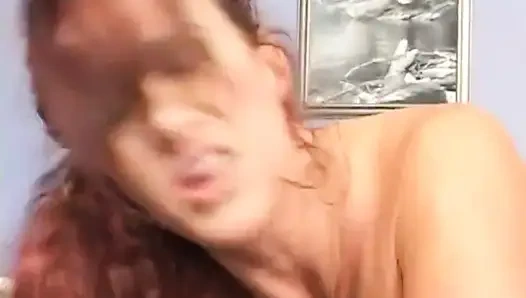 Tante seksi rambut merah dengan toket besar lagi asik ngentot gaya doggy