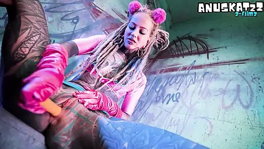 Dark Goth Babe with Full Sleeve Tats DP’s Her Ass & Pussy Solo – Sweaty Toy Fucking & Ass-to-Mouth