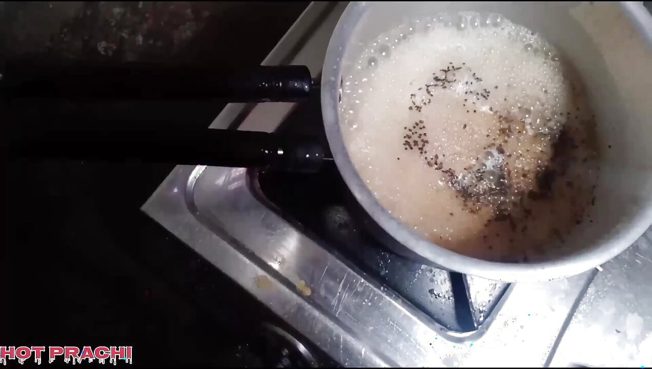 Prachi Apne dudh ka chai banake sasur ji ko piladiya