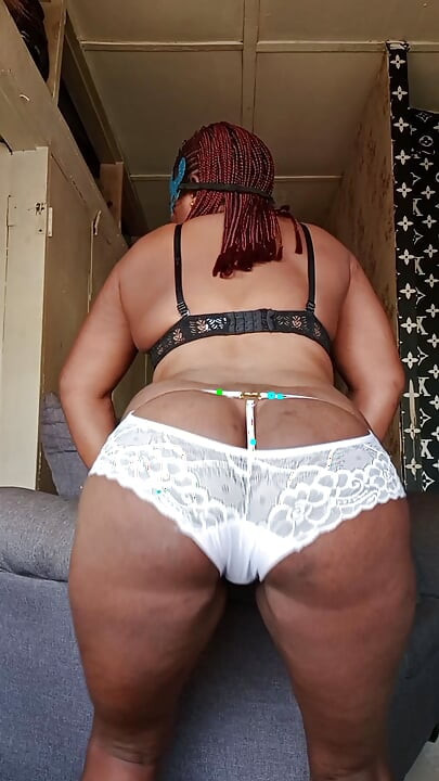 Who want to have a test of  this fresh Ass 👁️