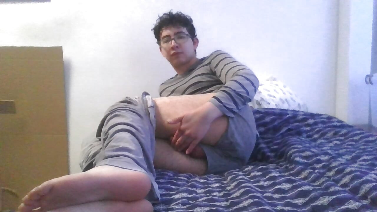 Cute twink femboy latino cumming, feet fetish