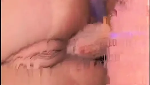 Sarışın bomba Briana Banks iyi bir meme sikişinin ardından kanepede sikiliyor