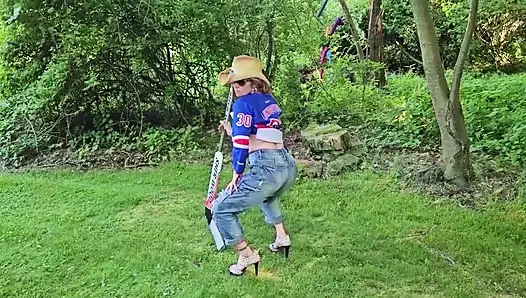 Oyun için pompalanıyorum - üvey oğullarımı hokey sopasını çaldım -zıplayan büyük memeli sahibe Perşembe