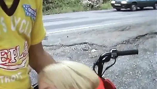Europäisches teenie abgeholt und am straßenrand gefickt