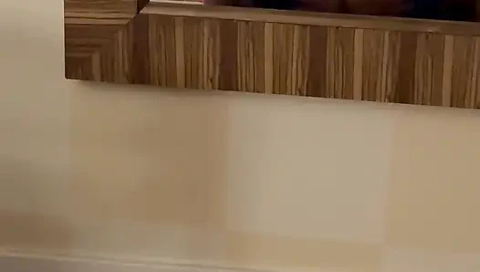 Nyepong kontol di kamar hotelku