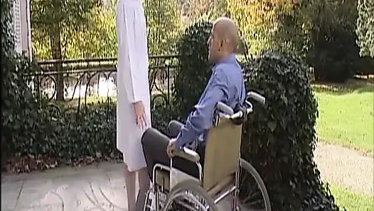 Adegan vintage ibu-ibu hot jerman rambut pirang dengan pantat bahenol lagi asik ngentot kontol besar