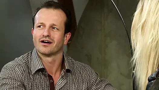 Islak azgın sarışın Macar sürtük sert yarağıma biniyor cilt 1