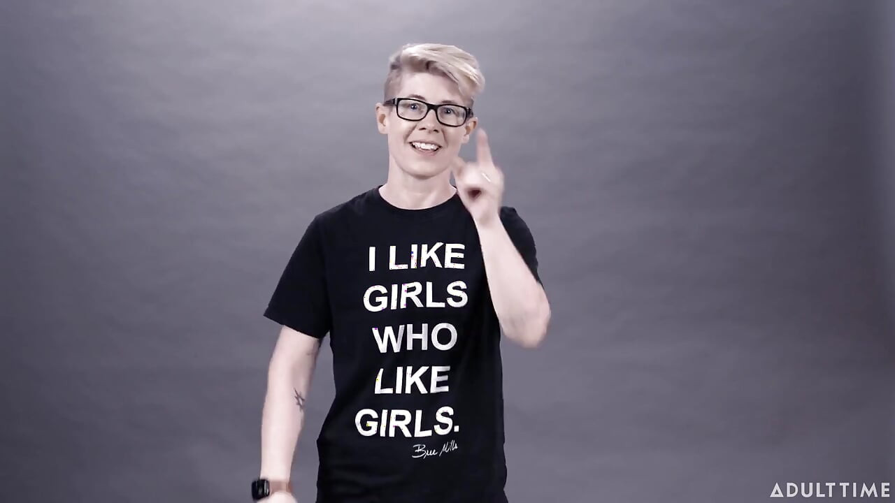 Girlsway - Serene Sirene strømmer over Ember Snows energi og de deler sitt første lesbiske møte