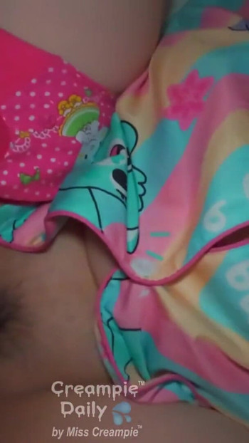 Γαμιέμαι με τον πατριό μου και τρώει τεράστιο χύσιμο | Κλιπ 1