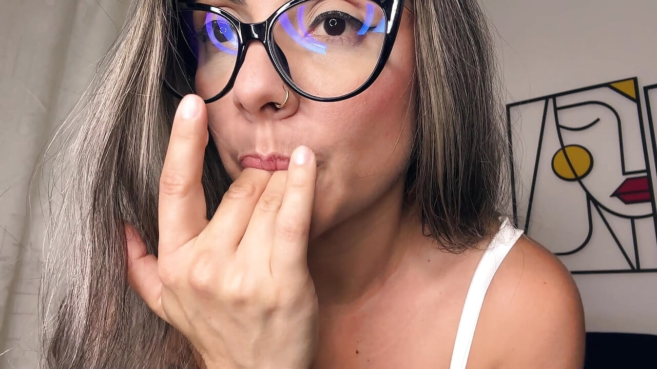 Sega con le mie tette e scarica il tuo sperma su di loro