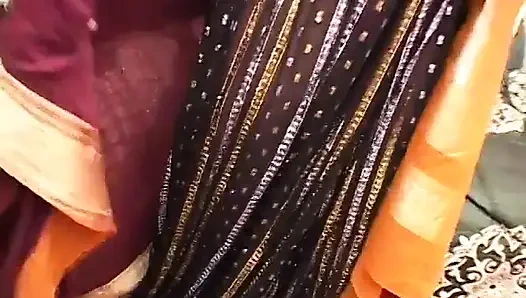 Schöne indische schlampe wird von zwei hengsten doppelt genommen