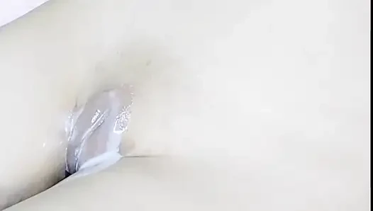 Zierliche thai: Papi, sie haben mich beim masturbieren gefunden und sperma auf meine vagina beschmiert