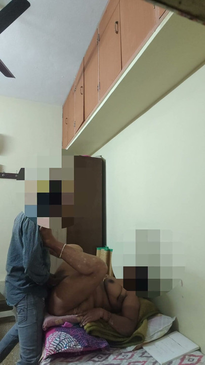 Indiancă bhabhi a futut-o pe mama vitregă