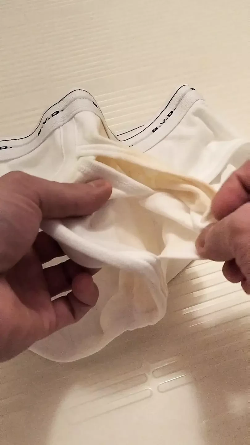 - Change the title, ejaculate (7th time) using an electric massage machine, and continue to sprinkle semen in white briefs.