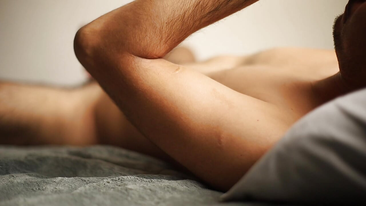 Jacking Off em um dia chuvoso no meu tempo sozinho