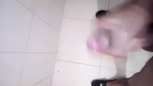 Me vengo luego de follar a mo hermana