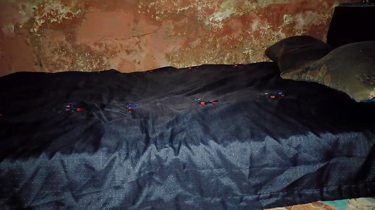 Masturbação através da cama transando é tão agradável