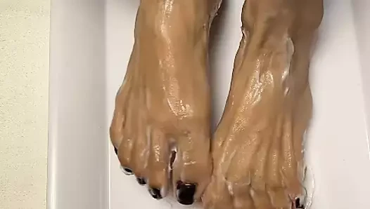 Kaki Asia seksi melove dengan kaki panjang mendapatkan lotion