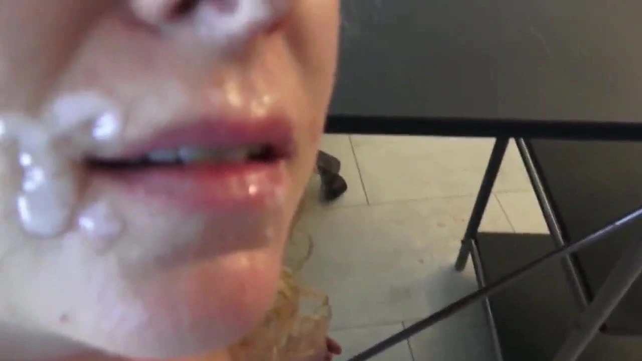 这位性感的老师想要他的鸡巴填满她的阴户