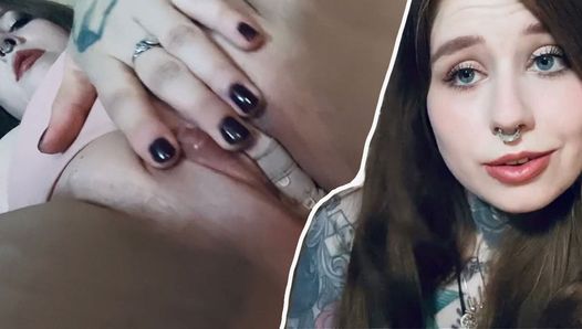 German Tattoo Girl Fucks herself and cum loud!