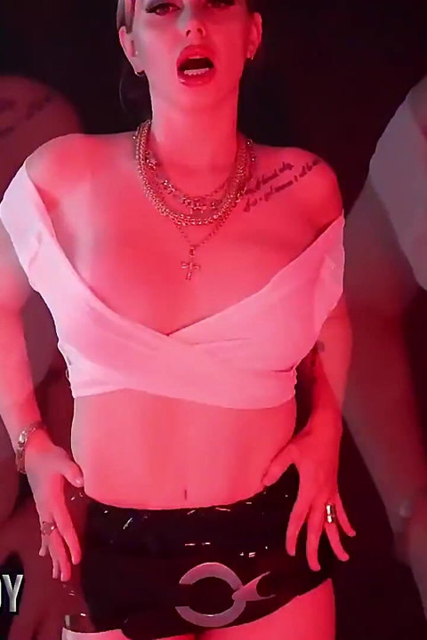 Mesmerizing mind fuck! You need to edge, you need to jerk, you need to send!