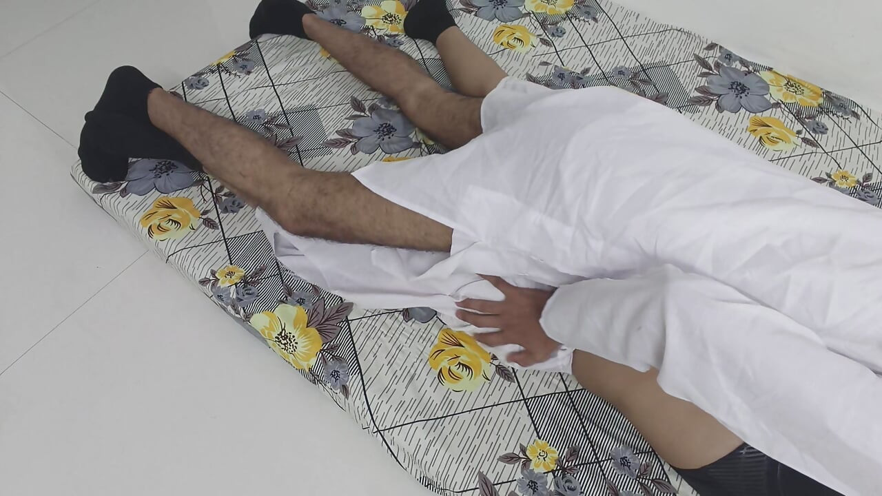 Damaad ji meri gaand maar lo, làm ơn đụ vào đít tôi, lần đầu tiên làm tình qua đường lỗ hậu bởi saas Ấn Độ, video sex tự quay có thật