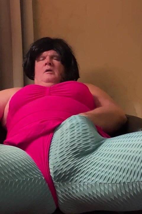 瑜伽紧身裤配泳衣