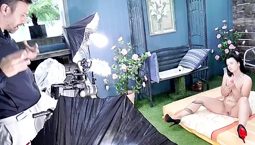 Sexy tätowierte brünette mit dickem arsch wird in pOV gefickt